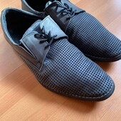 Чоловічі шкіряні туфлі.