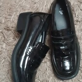 Демісезонні закриті жіночі лофери