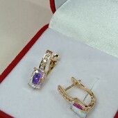 Великолепные серьги с радужным алпанитом и фианитами. Позолота 585 пробы 18К.