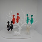 Сережки з підвісками. Колір на вибір: білі, чорні, зелені,