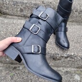 р.36.Чобітки Andre нат.шкіра.