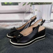 Стильные удобные босоножки на небольшой танкетке 39-40