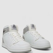 Кросівки жіночі зимові на хутрі, колір біло-сірий