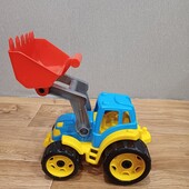 Дитячий пластиковий трактор. Є нюанс.