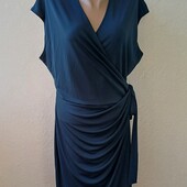 Жіноча сукня на запах.