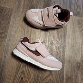 Фірмові зручні кросівки!