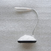 Світлодіодна настільна гнучка лампа.