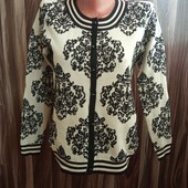 Женский свитер с объемным рисунком