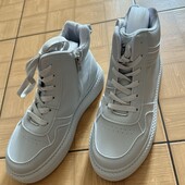 Високі кросівки-ботінки!