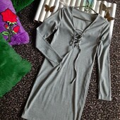 Платье в мелкий рубчик с люверсами