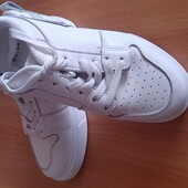 Кросівки білі шкіра