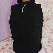 Жилеточка чорна з флісом.нова!!