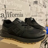 Кросівки чоловічі.