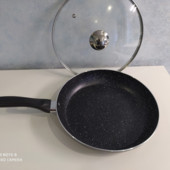 Гранитная сковорода с крышкой. диаметр 26 см