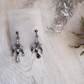 Чорні сережки з прозорими камінчиками