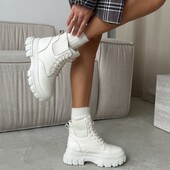 Жіночі білі зимові ботінки, шкіра, тракторна підошва