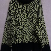 Яркий женский свитер отличного качества