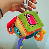 Іграшка Активний Куб Lamaze шуршалка, брязкальце, підвіска.