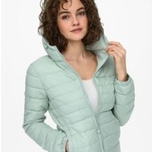 Жіноча стьобана куртка від ONLY. розмір С=42-44