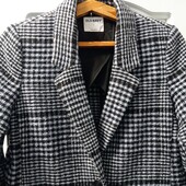 В новому стані піджак- полупальто. Розмір L, із Америки.