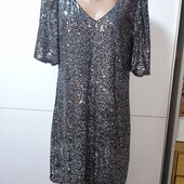 Срібна сукня в паєтках