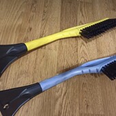 Щітка скребок для снігу