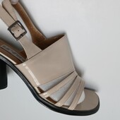 Лаковые босоножки р.36
