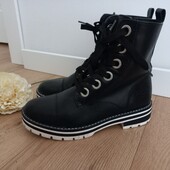 Catwalk демі черевики на шнурівці 36 розмір устілка-22