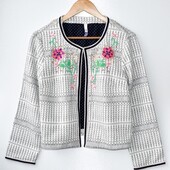 Женский пиджак с вышивкой
