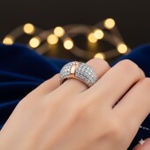 Масивна срібна каблучка в усипці фіанітів 17 розміру