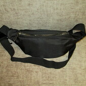 Стильная! Удобная и вместительная бананка в новом состоянии/без следов носки