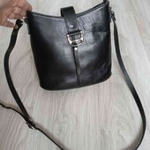 стильная кожаная сумочка цвет черный