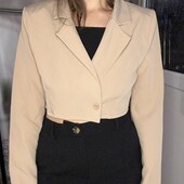 Укорочений піджак, вказано розмір М