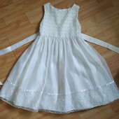 Дуже гарне фірмове плаття.