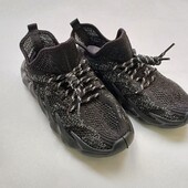 Нові стильні лекі кросівки із люрексом на дівчинку.