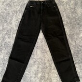 Джинсы свободные черные размер 27, супер сидят на фигуре !