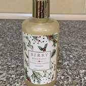 Португальська аптечна косметика зволожуюча піна для вани 300 мл. з ароматом клюкви Berry Beautiful