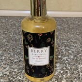 Португальська аптечна косметика зволожуючий гель для душа 300 мл. з ароматом клюкви Berry Beautiful