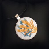 Кулон з мікровишивкою