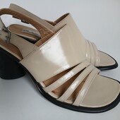 Лаковые босоножки р.36 (ньюансы)витрина