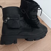 Catwalk демі черевики масивна підошва на шнурівці 39 розмір устілка-25