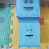 Копилка с лицом жующая монеты