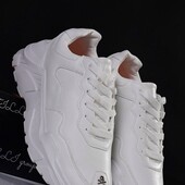 Кросівки чоловічі