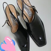 Лаковые с открытой пяткой Bopperia (Италия) указан р.36 (ньюанс