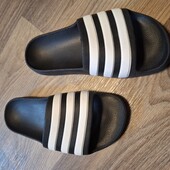 Шльопанці Adidas 32р.