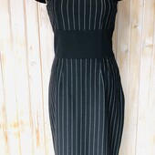 Силуэтное платье -футляр р.8.