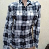 Бавовняна гарна сорочка xs розміру,в грудях 90 см.