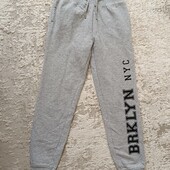Сірі спортивні штани New lock на хлопчика 9 р. 134, стан ідеальний