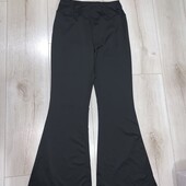В ідеалі як нові стрейчеві штанці кльош,розмір М.