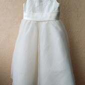 Святкова сукня на дівчинку.